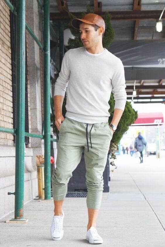 The Ultimate Men’s Summer Outfits Guide for 2023 10 Drip Outfit For Guys-joggers with plain shirt